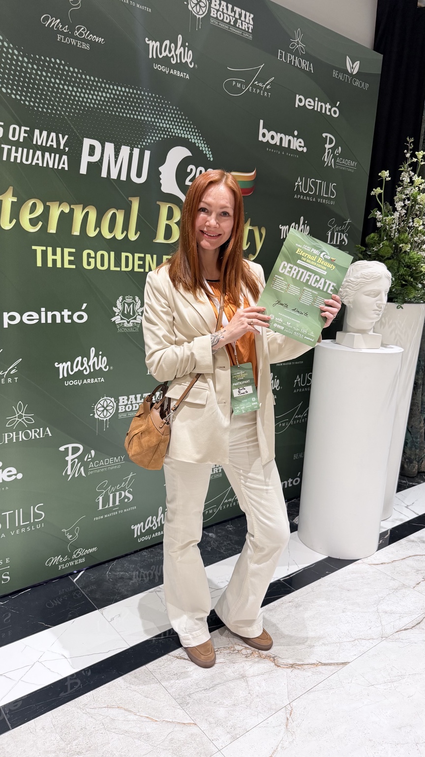 Jovita med kursbevis på PMU-konferanse